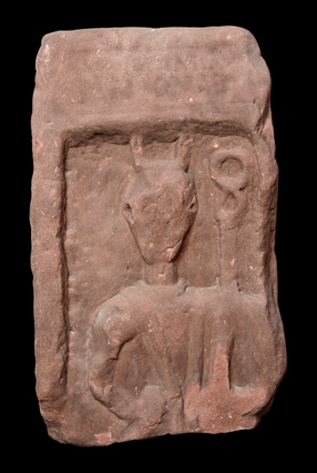 Fragment d’une stèle votive représentant Mercure